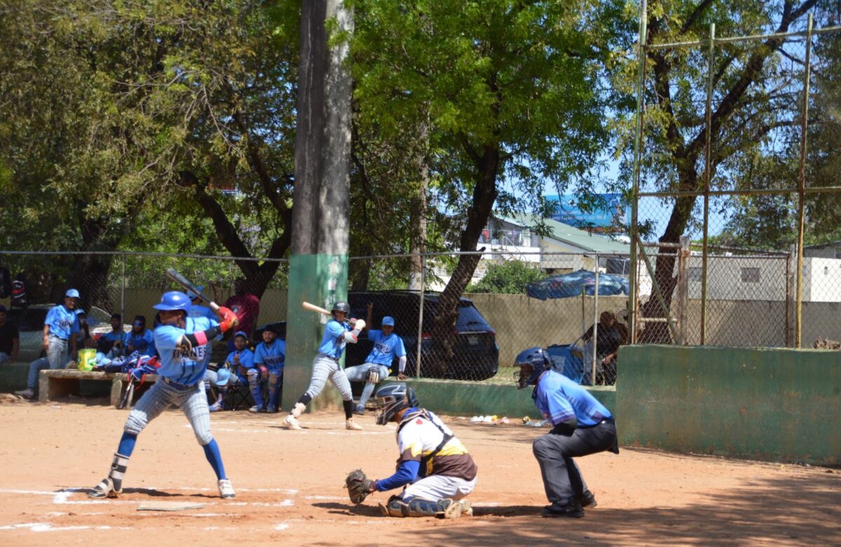 Titanes de Villa Francisca logran el tricampeonato del béisbol doble A del DN