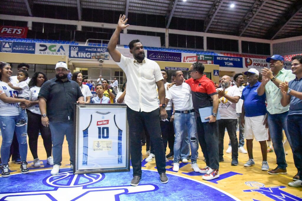 Puerto Plata: Marineros de Puerto Plata retiran el 10 de Marlon Martínez