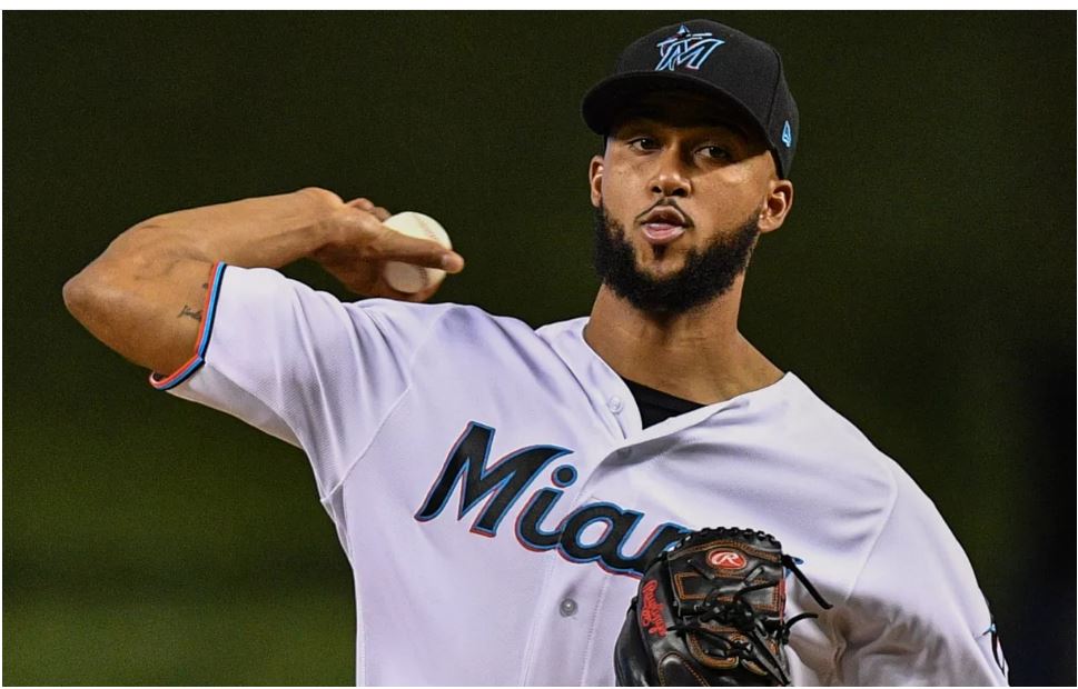 ¡Por fin! Sandy Alcántara corta mala racha al salir sin decisión en apertura ante los Padres