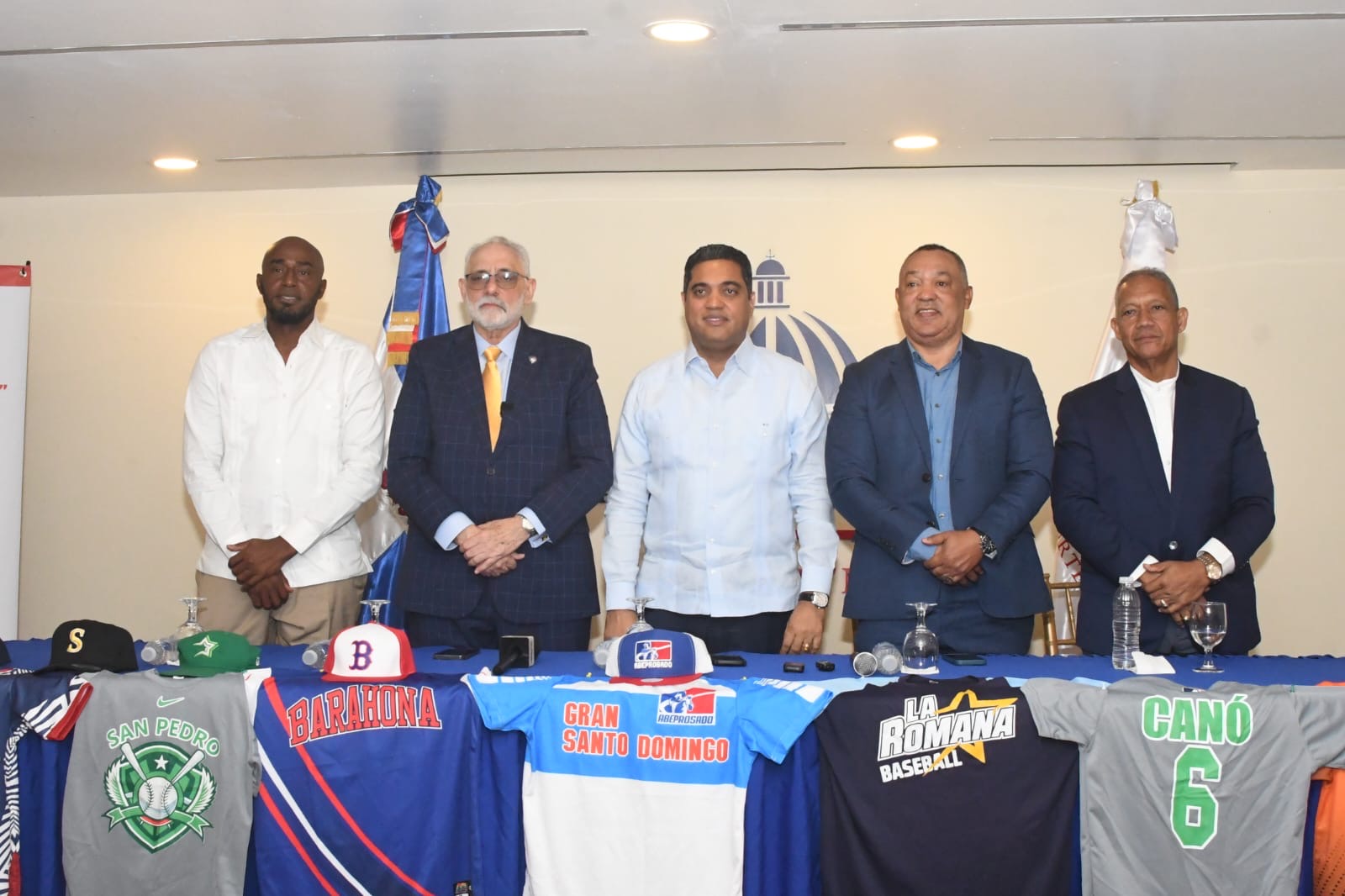 Fedom reconoce a Vitelio Mejía con la dedicatoria del Nacional U12