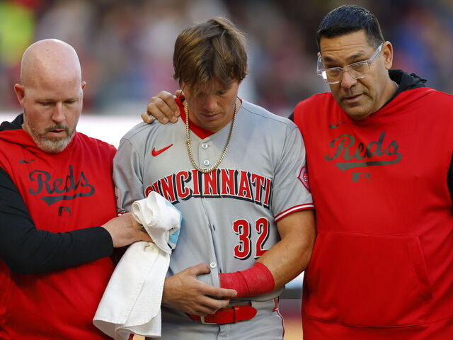 Tyler Callihan de los Rojos se fractura el antebrazo al intentar atrapar la pelota