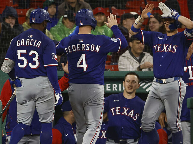 Los Rangers registran 16 hits con el nuevo entrenador de bateo Boone para vencer a los Red Sox
