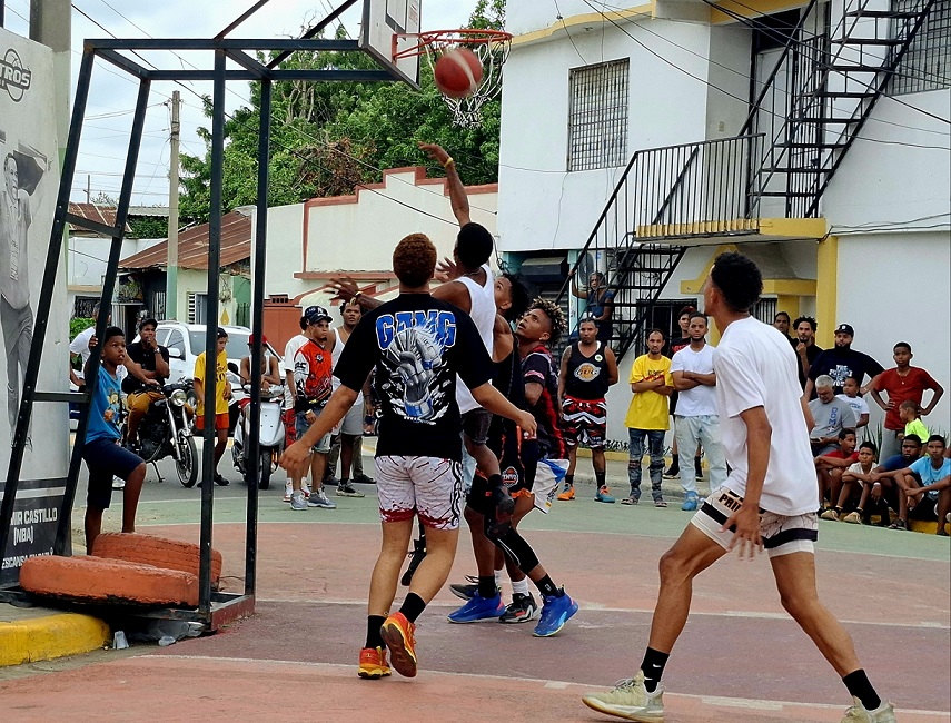 La Alcaldía inicia eliminatoria Torneo 3x3 Callejero en Santiago, 12 equipos de 32 ya clasificaron