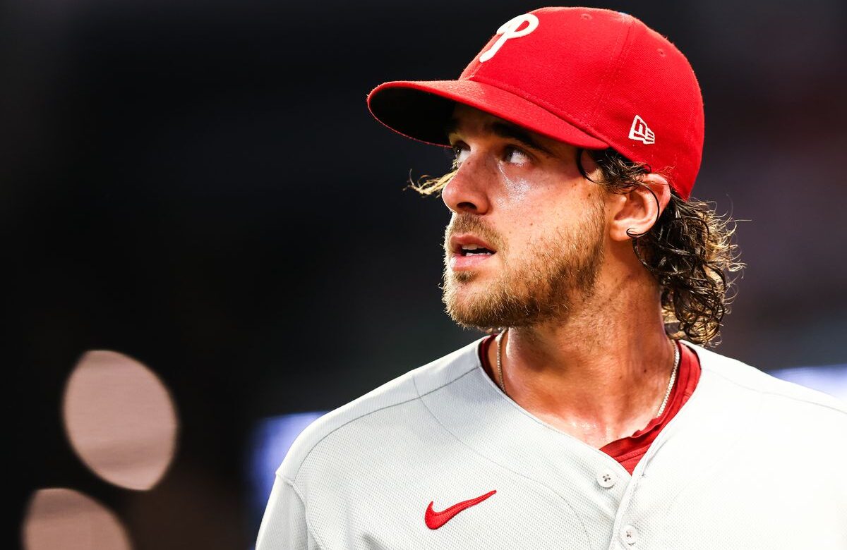 Aaron Nola estará fuera de acción por 2 semanas