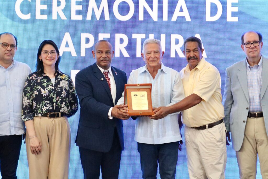 García y Matos, plata en Open Panam Senior; rinden tributo a Despradel