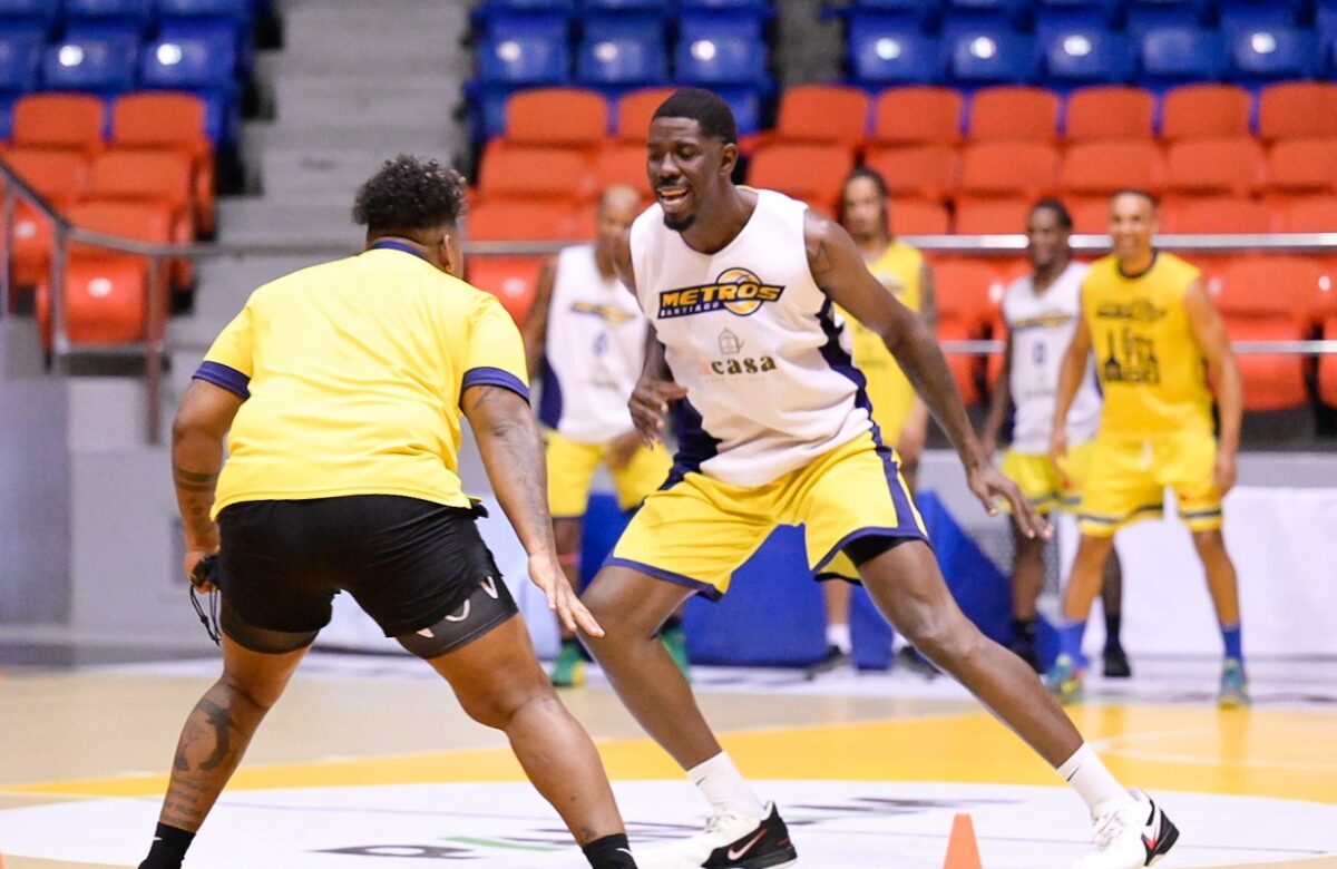 Henry Sims se integra a los Metros, impresiona en su primer entrenamiento