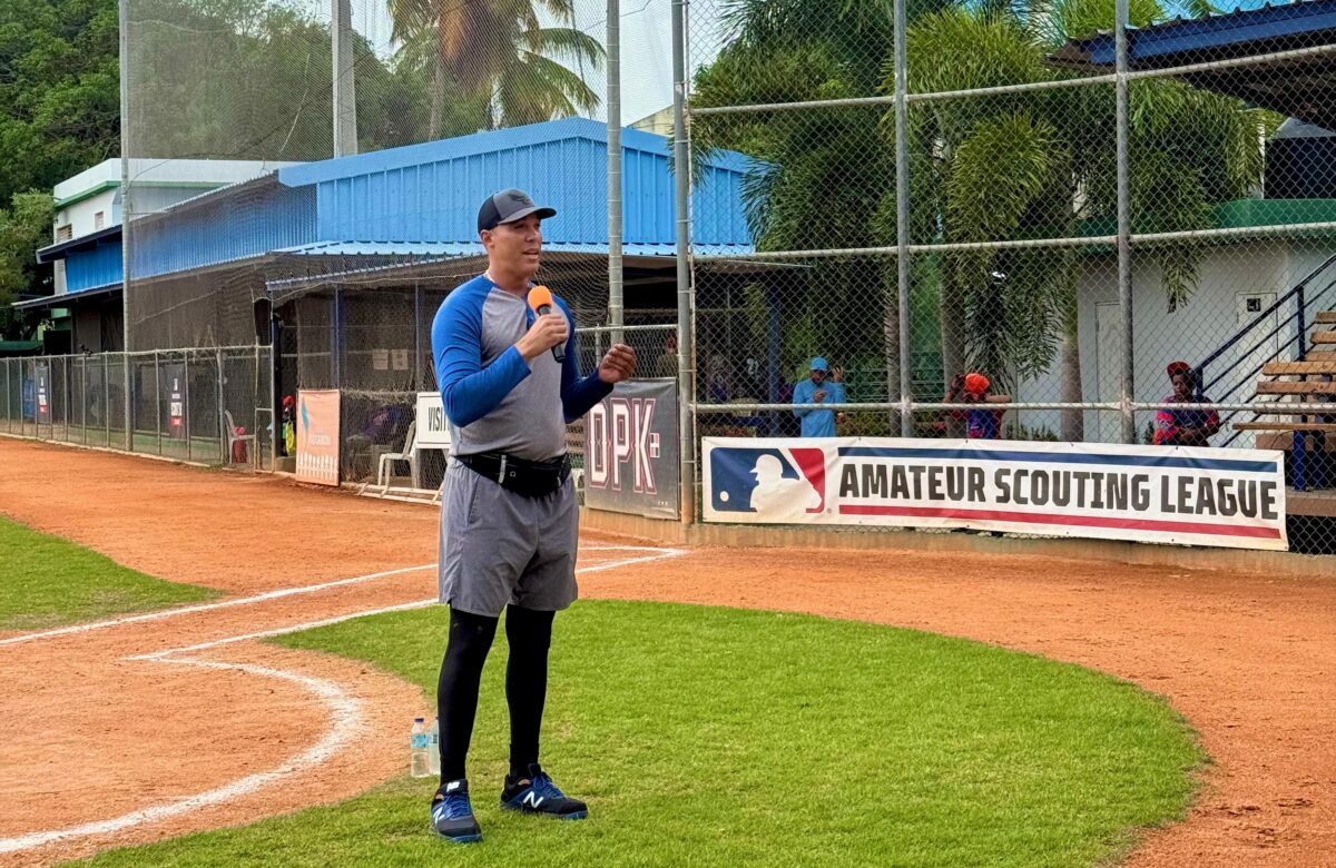 Exlanzador Ubaldo Jiménez imparte charla a jugadores de la ASL
