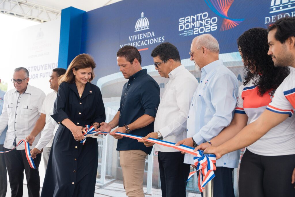 Asimismo, se instaló iluminación general, tanto interior como exterior, se construyó una nueva cisterna y se colocó una verja perimetral que aporta mayor seguridad al entorno.