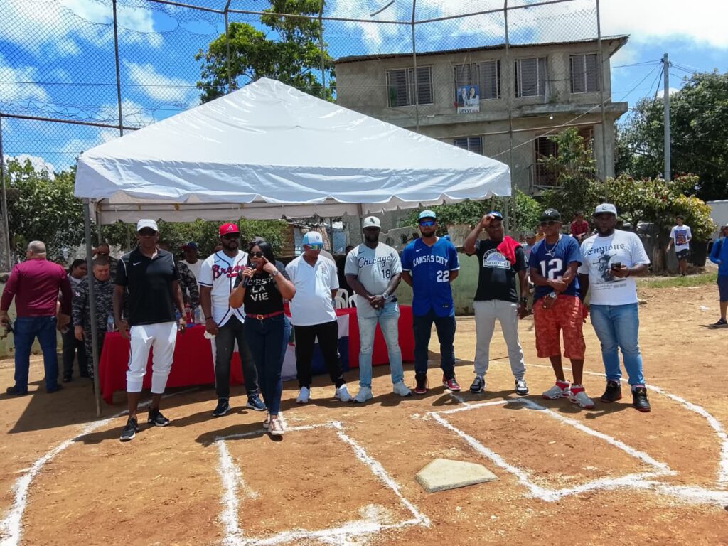 Delegación de béisbol de Santo Domingo Oeste puso en marcha torneos u10 y u14