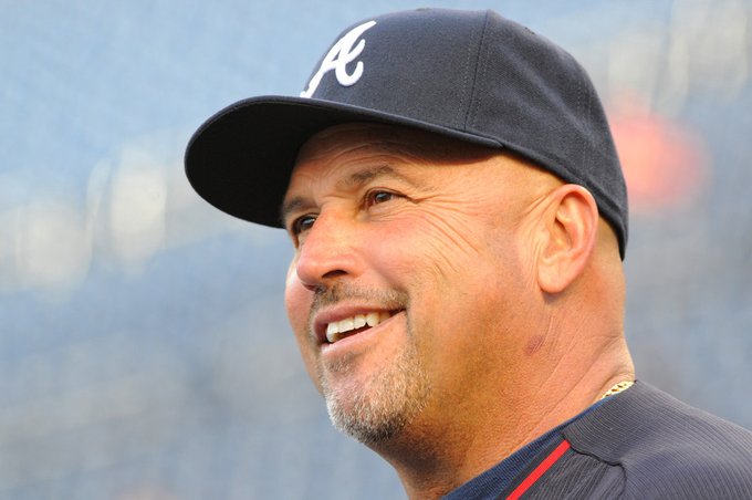 Bravos nombran al exdirigente Fredi González como coach de 3B