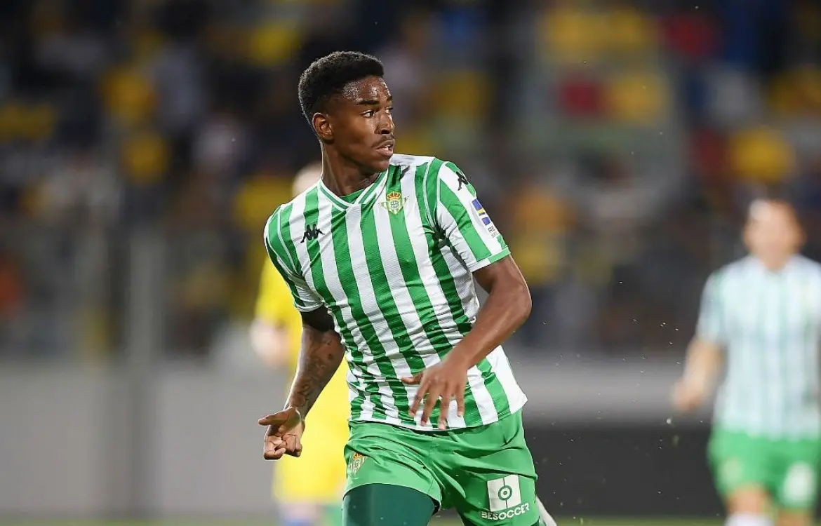 Junior Firpo vuelve al Betis tras seis años de ausencia