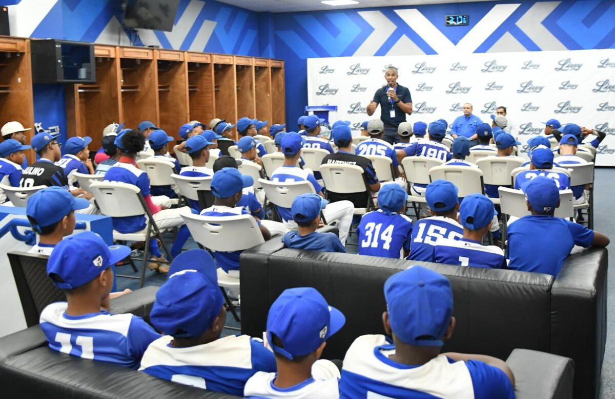 DCNB realiza charla motivacional a 60 atletas en campamento Tigres del Licey