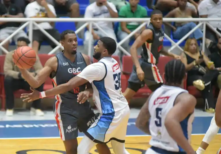 Marineros dominaron con facilidad a Leones