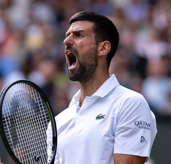 Djokovic y Sinner avanzan en Wimbledon y se medirán en semifinales