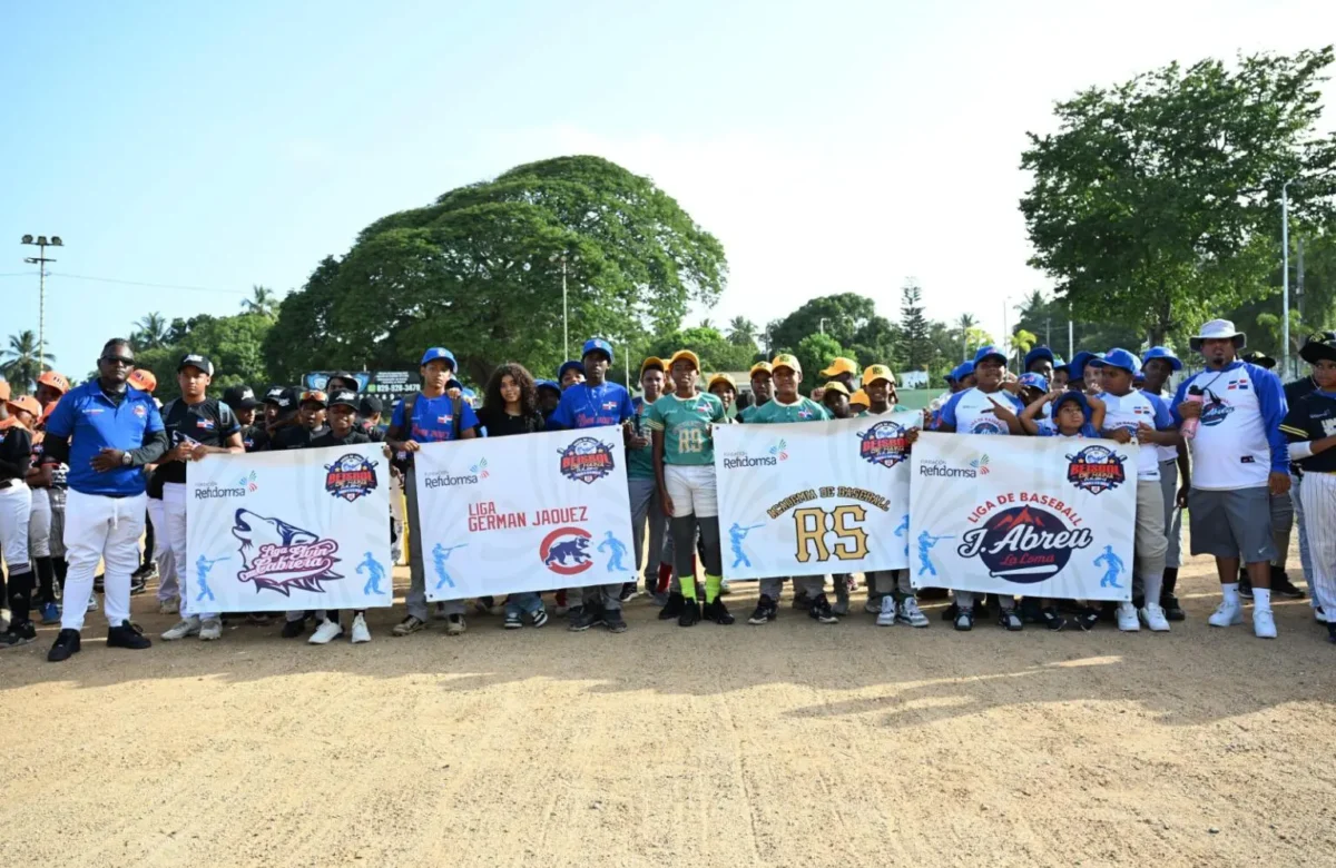 Inauguran Cuarta Copa Infantil de Béisbol “Fundación Refidomsa” en Haina con la participación de 21 equipos