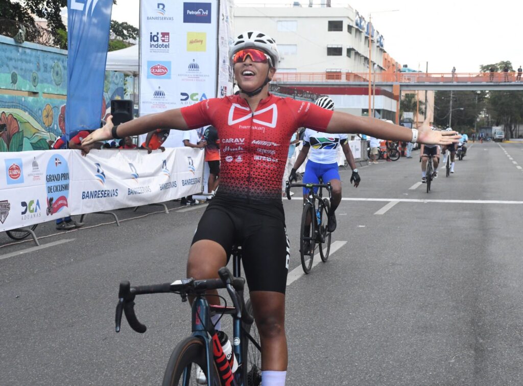 Flor Espiritusanto es la campeona nacional de ciclismo femenino