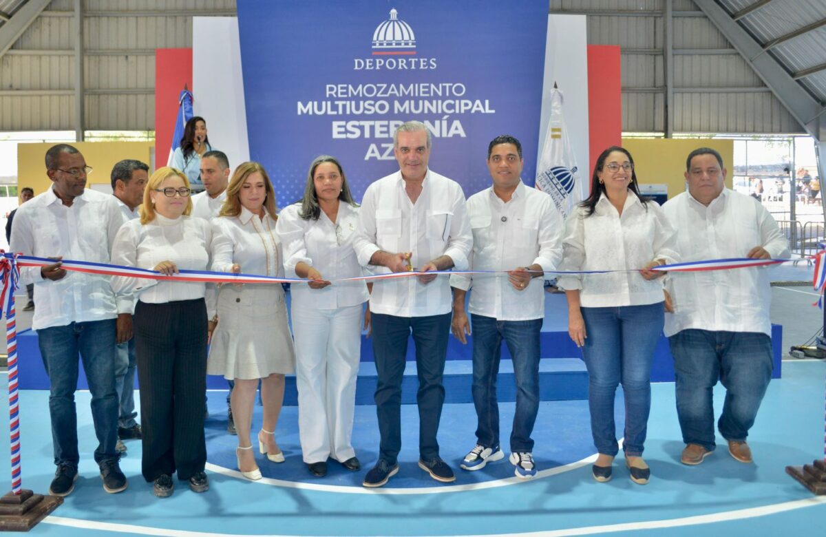 Presidente Abinader y ministro Kelvin Cruz entregan dos multiusos remozados en Azua