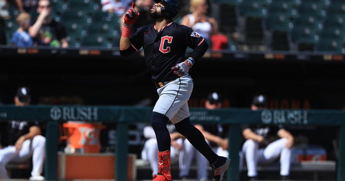 Carlos Santana conecta HR y Cleveland vence a Chicago