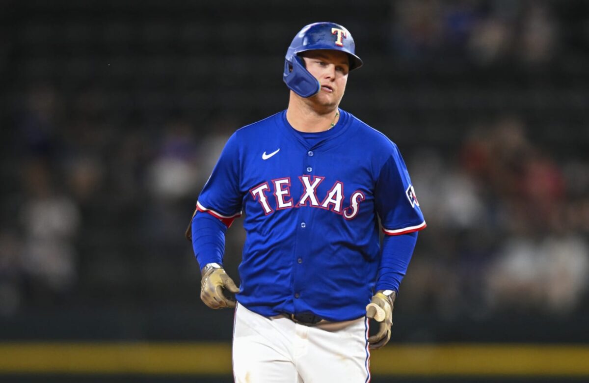 Pederson regresa a los Rangers tras perderse 52 juegos por una fractura