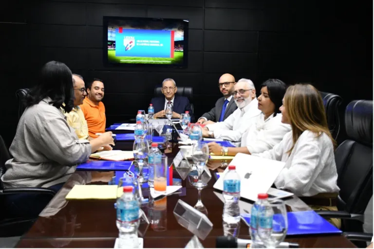 Lidom presenta informe a Comisión Consultiva sobre el Quisqueya