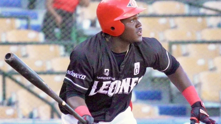 Leones y Estrellas ganan jordana del sábado: Licey y Toros suspendido por lluvias
