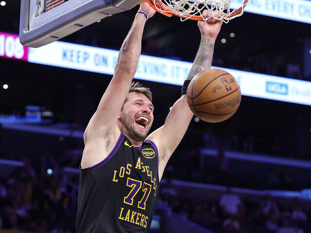 Doncic firma un marzo histórico de 600 puntos y entra en la élite junto a Jordan