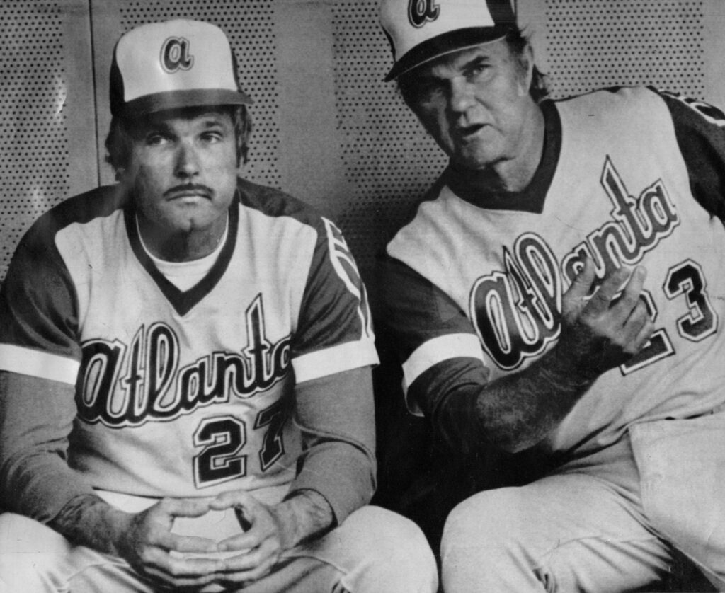 Ted Turner en estadio de los Braves durante su etapa como propietario.