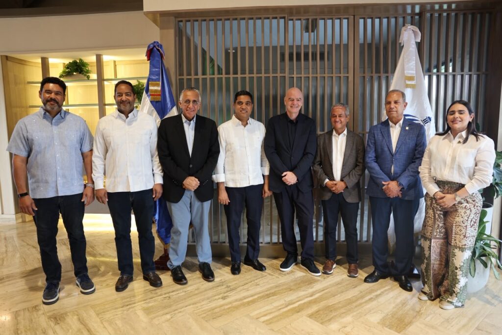 Kelvin Cruz recibe a presidentes de FIFA en Punta Cana