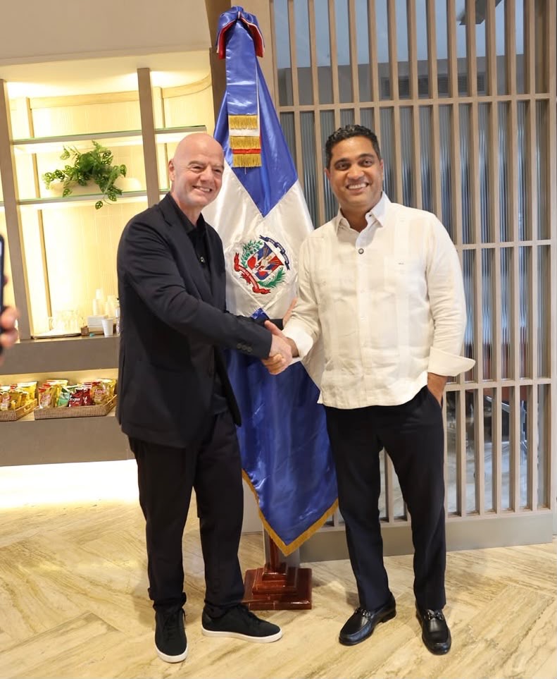 Kelvin Cruz recibe a presidentes de FIFA en Punta Cana