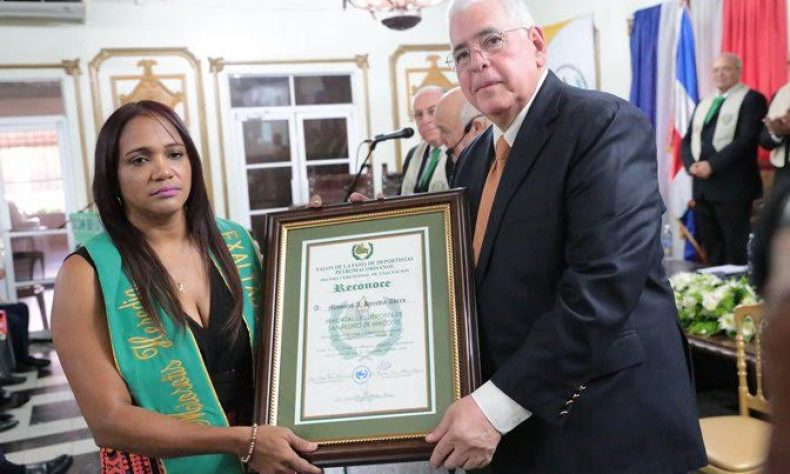 La pesista Miosotis Heredia, será exaltada al Pabellón de la Fama