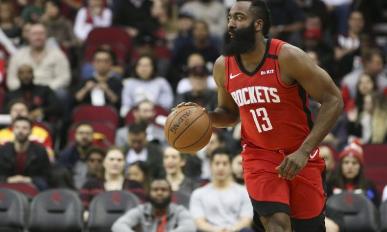 James Harden continúa al frente de los anotadores en la NBA