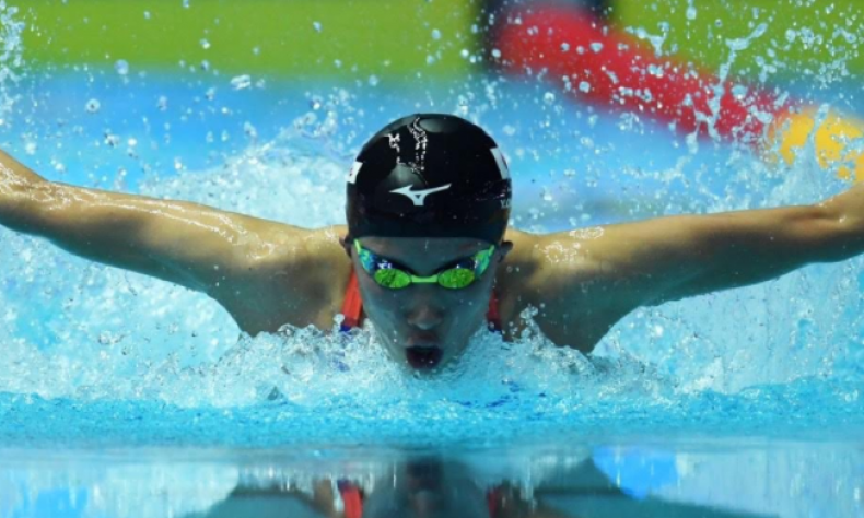 Tokio Japón.-Ser anfitrión le está asentando de maravillas a los deportistas de Japón, sin desmotivarse por tener que competir en escenarios huérfanos de aficionados y una tibia atmósfera Olímpica debido a las restricciones por la pandemia de coronavirus.