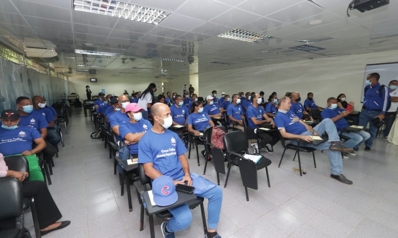 Miderec inicia curso de iniciación escolar para profesores de Educación Física