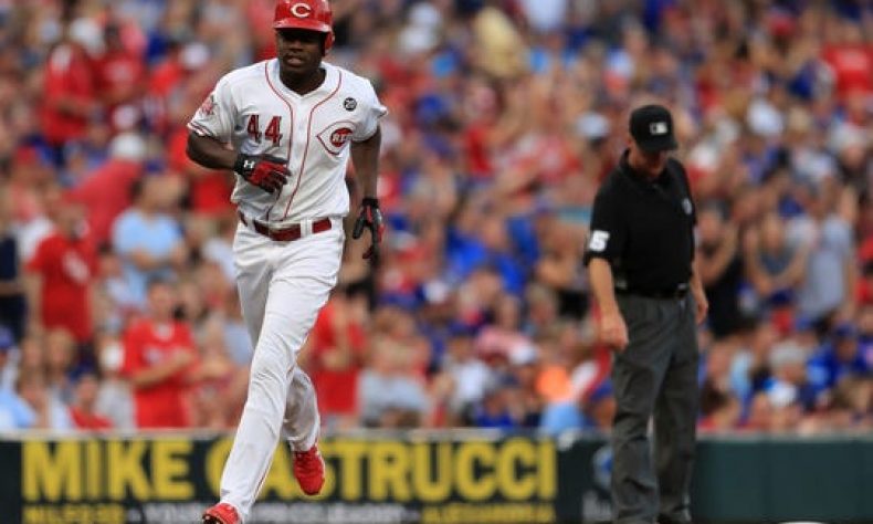 El novato dominicano Arístides Aquino impone nueva marca en Grandes Ligas