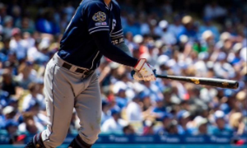 Dominicano Fernando Tatis Jr. pega dos jonrones en el triunfo de Padres sobre Dodgers