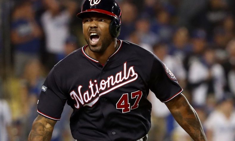 Nacionales de Washington renuevan el contrato del utility Howie Kendrick