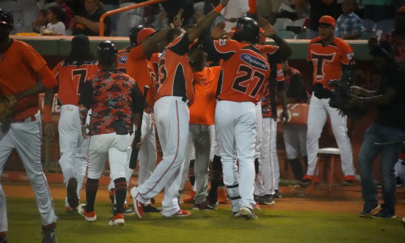 Toros del Este les propinan la sexta derrota en línea a las Águilas Cibaeñas