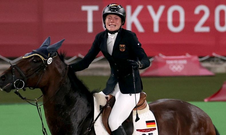 TokioJapón.- La Unión Internacional de Pentatlón Moderno (UIPM) tomó la determinación de descalificar a la entrenadora alemana Kim Raisner para lo que resta de los Juegos Olímpicos de Tokio por golpear a un caballo durante la competencia femenina de pentatlón moderno, informó TUDN.