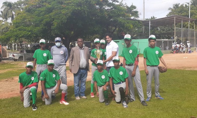 Farmacia GBC premiara atletas destacados que participan en el torneo de la Academia Deportiva Luisito M