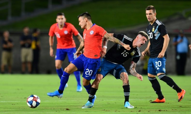Argentina y Chile protagonizaron un rudo partido amistoso en Los Ángeles