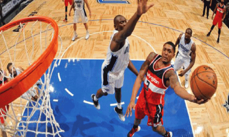 Bradley Beal multado con 15,000 dólares por la NBA