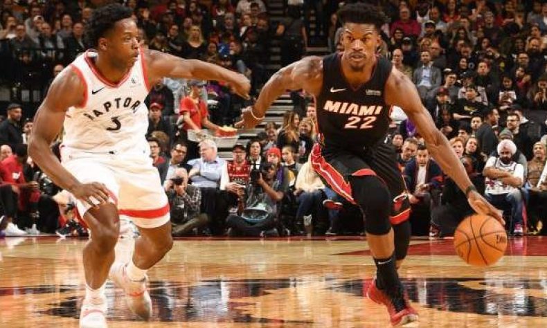 Jimmy Butler con triple-doble guía la victoria Miami Heat sobre los Toronto Raptors