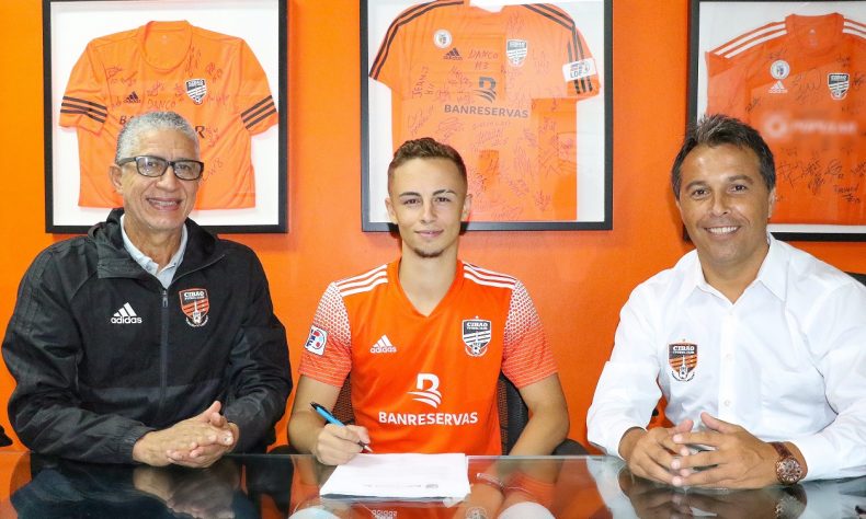 CARLOS HEREDIA FIRMA CON CIBAO FC