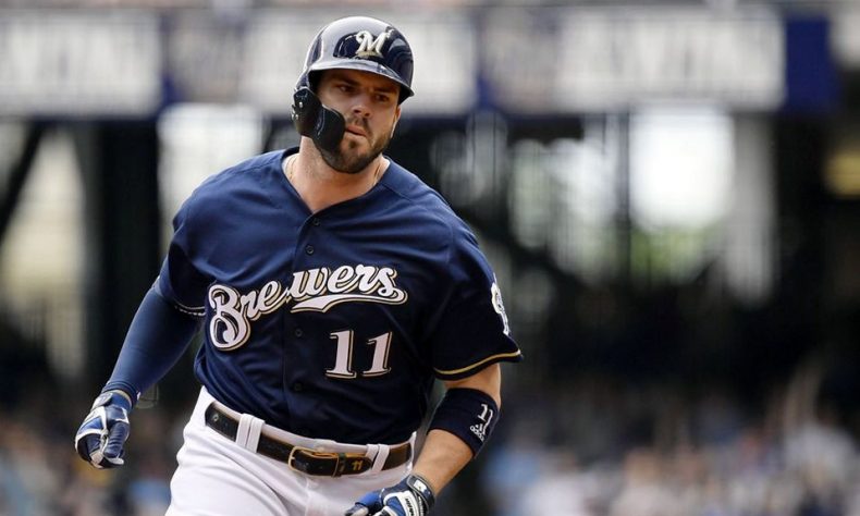 Rojos de Cincinnati oficializan la contratación Mike Moustakas por cuatro años
