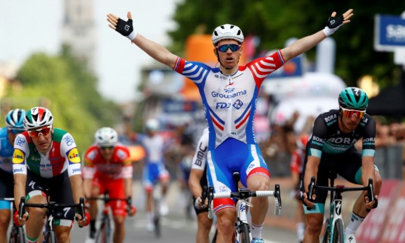 Ciclista Arnaud Démare gana la décima etapa del Giro de Itali; Valerio Conti sigue líder