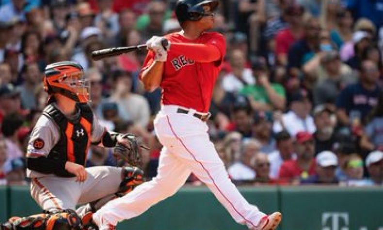 Rafael Devers, el primer jugador en esta temporada que supera las 100 carreras empujadas