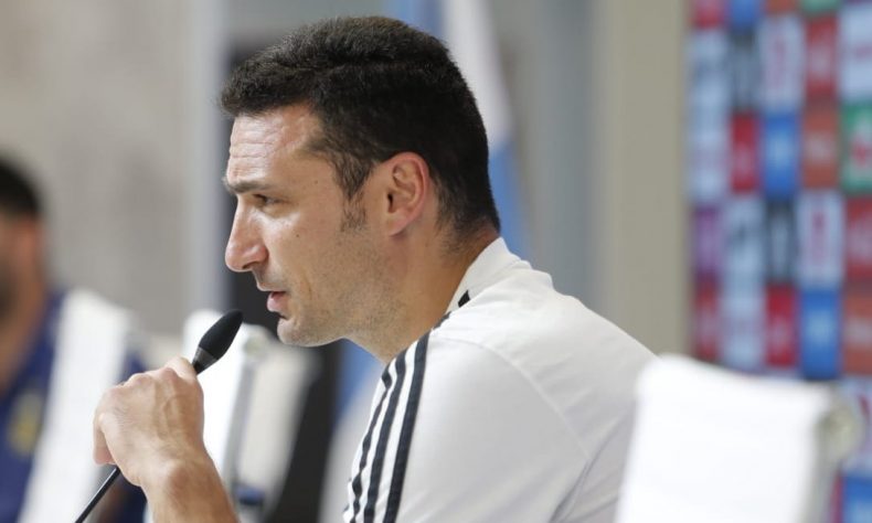Dan de alta al entrenador selección de fútbol de Argentina tras sufrir accidente