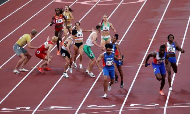 El equipo dominicano de atletismos quien debuto este viernes en la carrera de relevo mixto 4x400, fue descalifico luego de ganar la carrera
