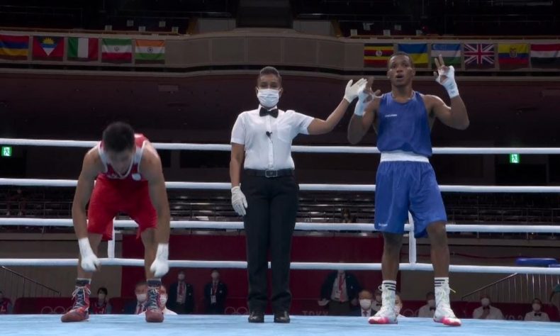 El boxeador dominicano Euri Cedeño venció al argentino Francisco Verón y avanza a cuartos de final en octavos de final en los Juegos Olímpicos de Tokio 2020.