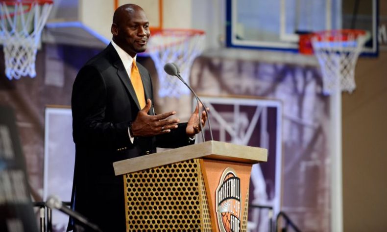 Michael Jordan, Shaquille O'Neal y Harrison Barnes muestran su apoyo y dan dinero a causas sociales